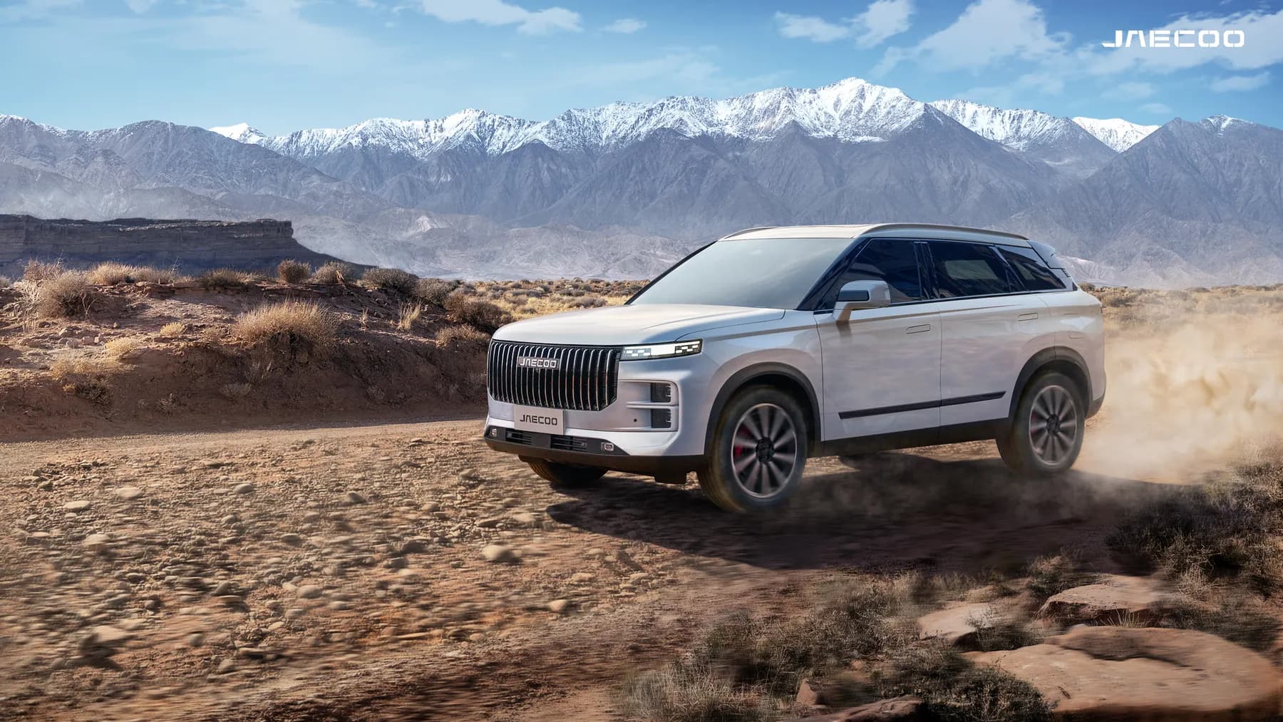 JAECOO SUV driving